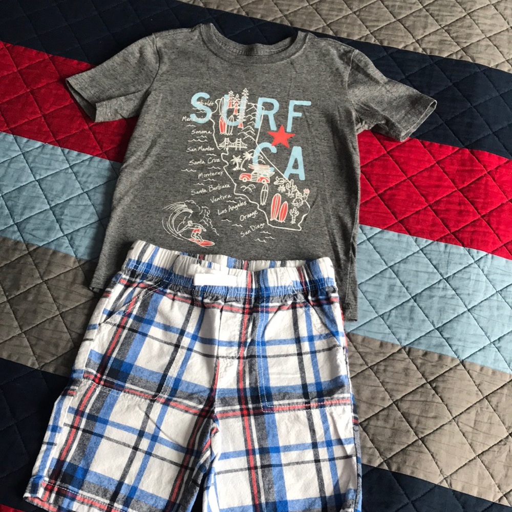 Short and T-shirt set.